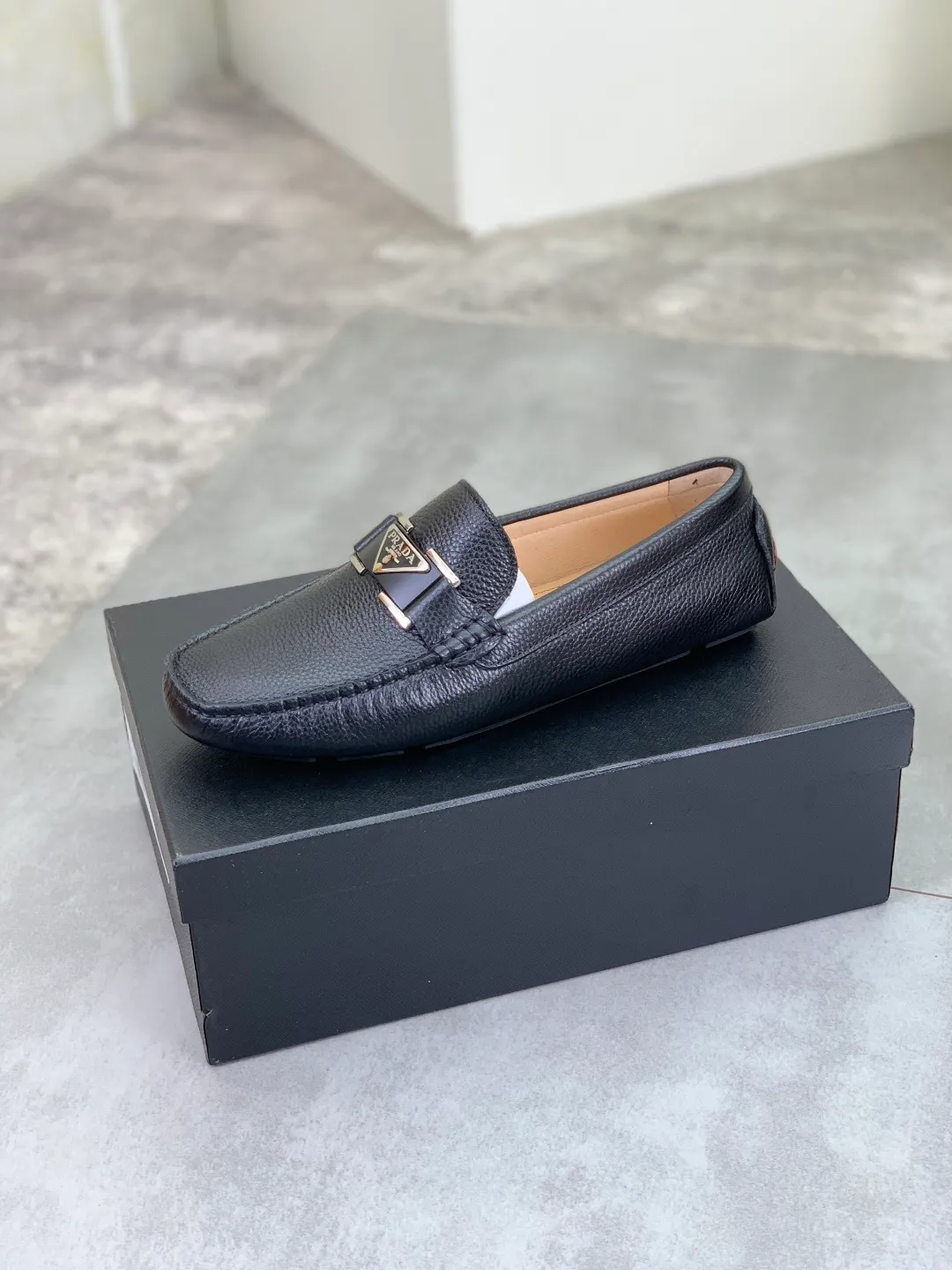 Men's Men's Shoes 💰P380💰【New Style】🆘 🔥🆕【PRADA】Prada Hong Kong high-quality pea shoes. Loaf style for lazy people. This fabric is made of 🇮🇹 imported top-grade Italian first-layer cowhide➕full first-layer pigskin lining. The lining is more high-end. The original non-slip and wear-resistant rubber outsole is the only choice for driving. Size: 38-45 4️⃣colors available